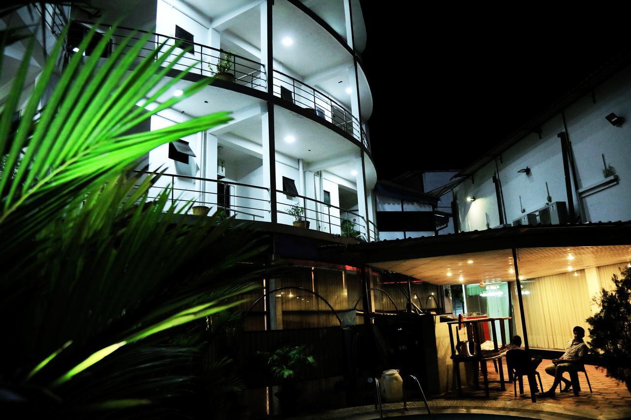 Hotel Nelly Vavuniya Екстериор снимка