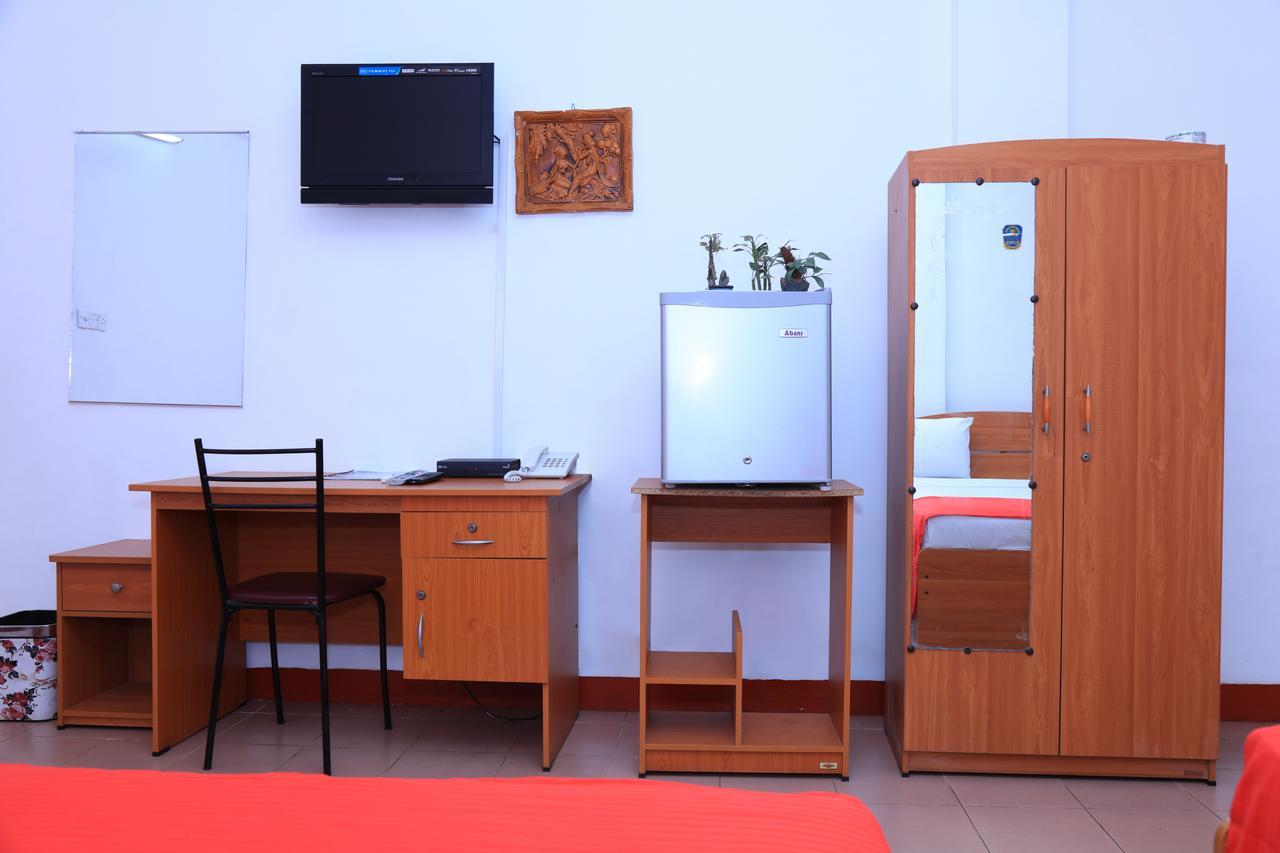 Hotel Nelly Vavuniya Екстериор снимка