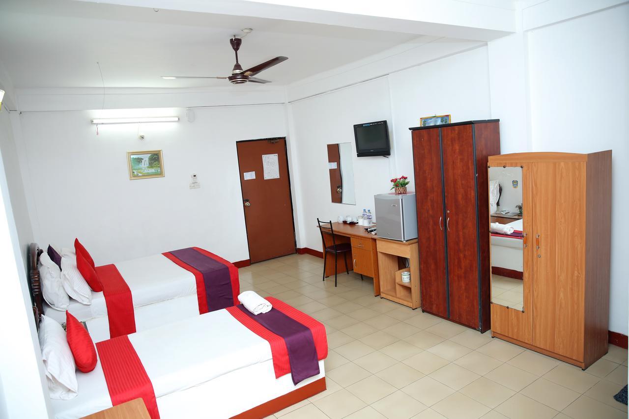 Hotel Nelly Vavuniya Екстериор снимка