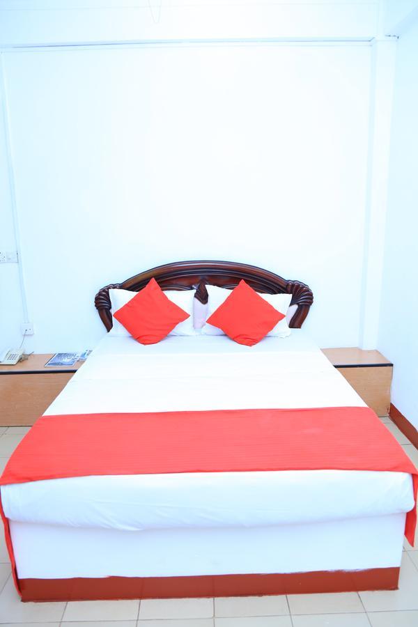 Hotel Nelly Vavuniya Екстериор снимка