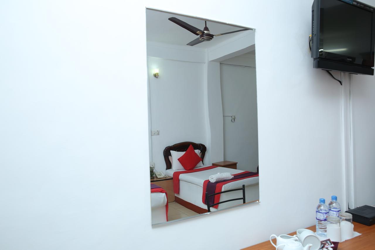 Hotel Nelly Vavuniya Екстериор снимка