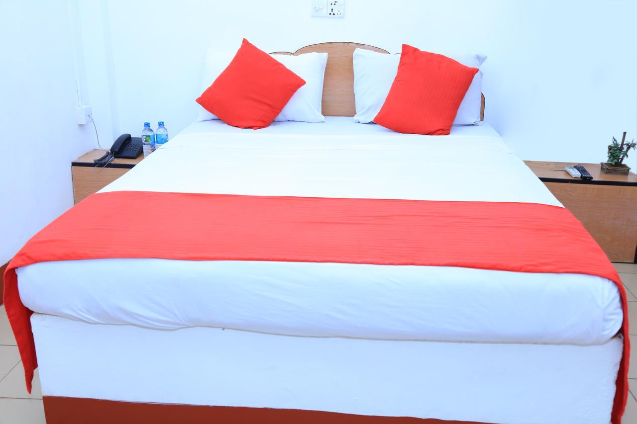 Hotel Nelly Vavuniya Екстериор снимка